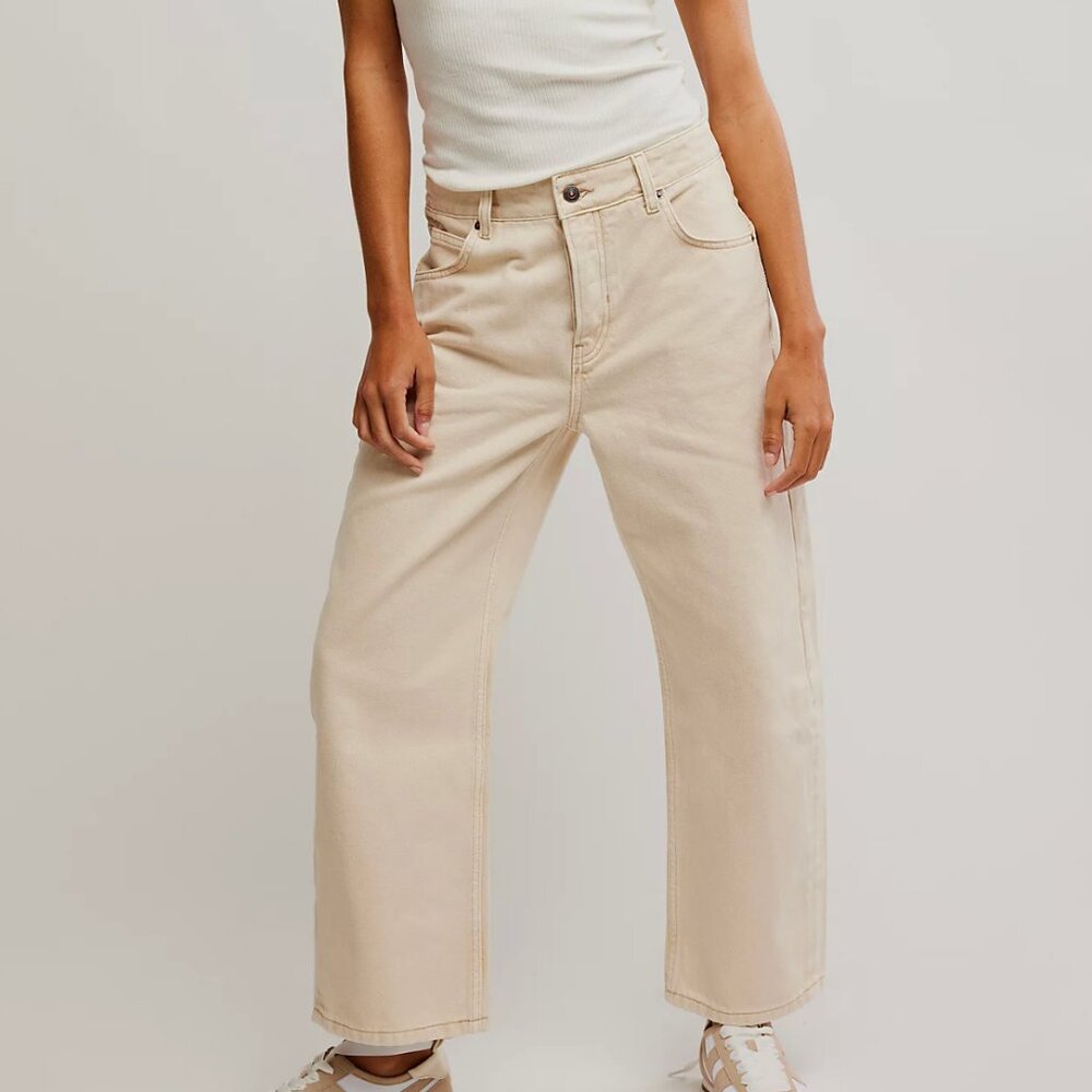 Boyfriend Wide-Leg Jeans in Light Beige - Women